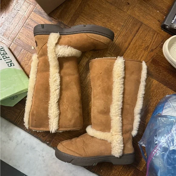 UGG Women's Sunburst Tall Boots US size 6. - Picture 2 of 11